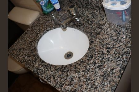 Apartamento à venda com 46m², 2 quartos e sem vagaBanheiro