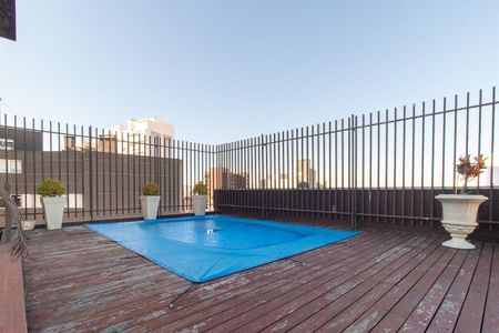 Apartamento à venda com 350m², 4 quartos e 3 vagas Apartamento à venda com 350m², 4 quartos e 3 vagasÁrea comum - Piscina