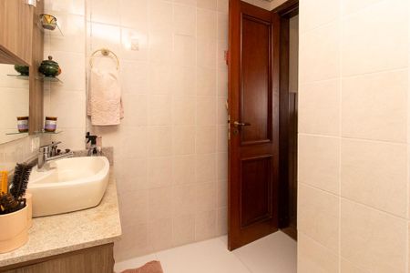 Apartamento à venda com 350m², 4 quartos e 3 vagas Apartamento à venda com 350m², 4 quartos e 3 vagasBanheiro da Suíte