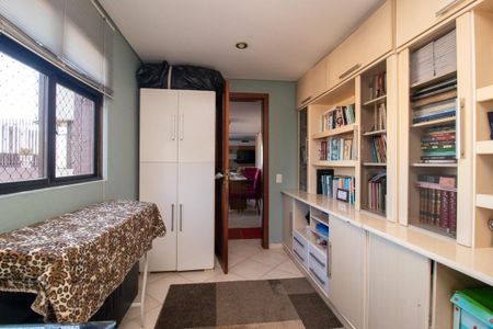 Apartamento à venda com 350m², 4 quartos e 3 vagas Apartamento à venda com 350m², 4 quartos e 3 vagasQuarto 4