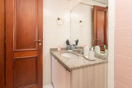 Apartamento à venda com 350m², 4 quartos e 3 vagas Apartamento à venda com 350m², 4 quartos e 3 vagasBanheiro Social