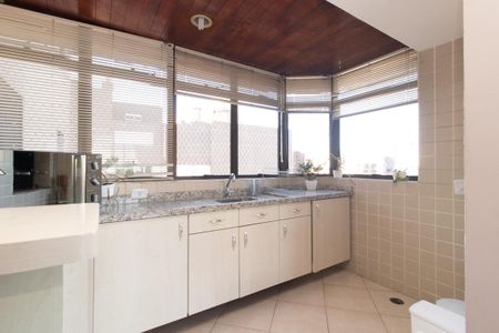 Apartamento à venda com 350m², 4 quartos e 3 vagas Apartamento à venda com 350m², 4 quartos e 3 vagasÁrea comum - Churrasqueira