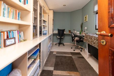 Apartamento à venda com 350m², 4 quartos e 3 vagas Apartamento à venda com 350m², 4 quartos e 3 vagasQuarto 4