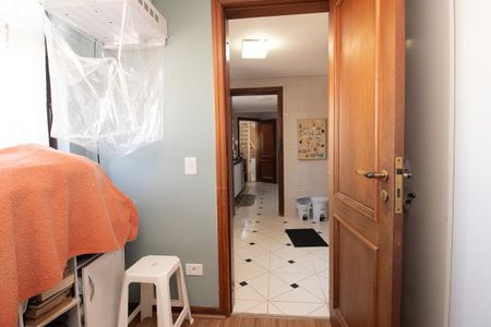 Apartamento à venda com 350m², 4 quartos e 3 vagas Apartamento à venda com 350m², 4 quartos e 3 vagasDespensa