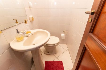 Apartamento à venda com 350m², 4 quartos e 3 vagas Apartamento à venda com 350m², 4 quartos e 3 vagasLavabo 2