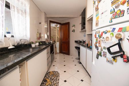 Apartamento à venda com 350m², 4 quartos e 3 vagas Apartamento à venda com 350m², 4 quartos e 3 vagasCozinha - Armários