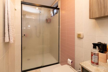Apartamento à venda com 350m², 4 quartos e 3 vagas Apartamento à venda com 350m², 4 quartos e 3 vagasBanheiro da Suíte