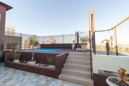 Apartamento à venda com 350m², 4 quartos e 3 vagas Apartamento à venda com 350m², 4 quartos e 3 vagasÁrea comum - Piscina