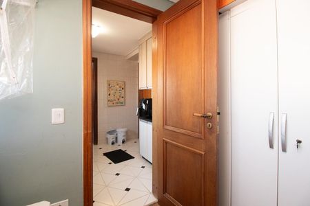 Apartamento à venda com 350m², 4 quartos e 3 vagas Apartamento à venda com 350m², 4 quartos e 3 vagasDespensa