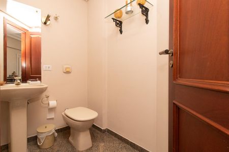 Apartamento à venda com 350m², 4 quartos e 3 vagas Apartamento à venda com 350m², 4 quartos e 3 vagasLavabo 1