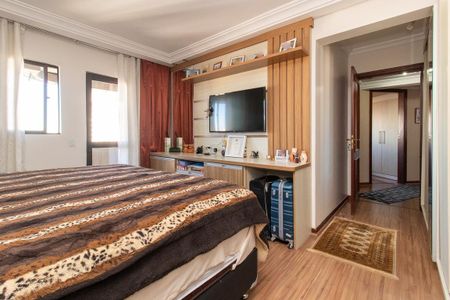 Apartamento à venda com 350m², 4 quartos e 3 vagas Apartamento à venda com 350m², 4 quartos e 3 vagasQuarto 3 - Suíte