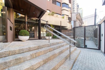 Apartamento à venda com 350m², 4 quartos e 3 vagas Apartamento à venda com 350m², 4 quartos e 3 vagasÁrea externa