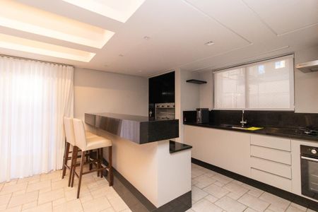 Apartamento à venda com 350m², 4 quartos e 3 vagas Apartamento à venda com 350m², 4 quartos e 3 vagasÁrea comum - Salão de festas