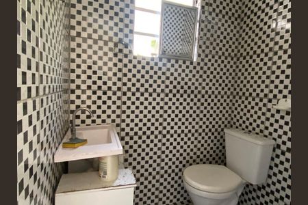 Casa para alugar com 80m², 2 quartos e 1 vaga Casa para alugar com 80m², 2 quartos e 1 vagaBanheiro