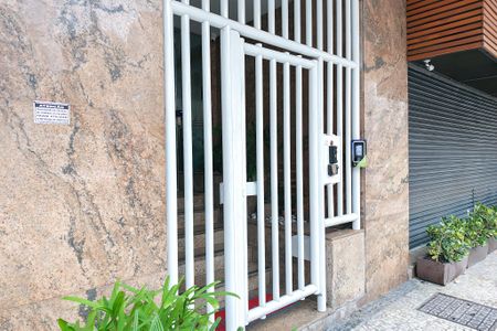 Entrada  de apartamento à venda com 2 quartos, 60m² em Humaitá, Rio de Janeiro