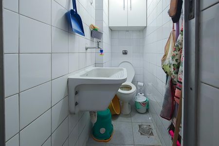 Apartamento à venda com 60m², 2 quartos e sem vaga Apartamento à venda com 60m², 2 quartos e sem vagaBanheiro de Serviço