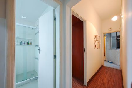 Corredor  de apartamento à venda com 2 quartos, 60m² em Humaitá, Rio de Janeiro