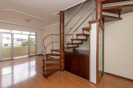 Apartamento para alugar com 4 quartos, 157m² em Heliópolis, Belo Horizonte