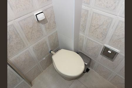 Banheiro de apartamento para alugar com 1 quarto, 60m² em José Menino, Santos
