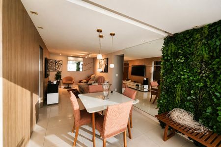Apartamento para alugar com 96m², 3 quartos e 2 vagas Apartamento para alugar com 96m², 3 quartos e 2 vagasSala de jantar