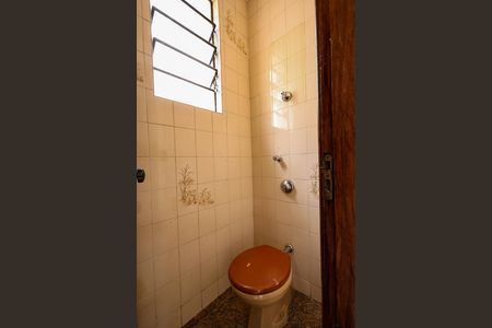 Banheiro de serviço de apartamento para alugar com 3 quartos, 110m² em Gutierrez, Belo Horizonte