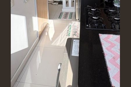 Cozinha de apartamento para alugar com 2 quartos, 49m² em Irajá, Rio de Janeiro