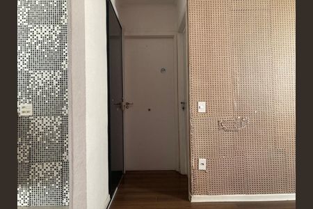 Corredor de apartamento para alugar com 2 quartos, 38m² em Capão Redondo, São Paulo
