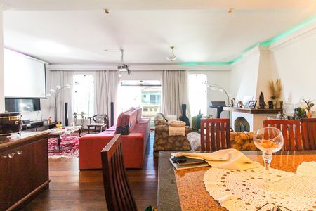 Casa para alugar com 340m², 3 quartos e 8 vagas Casa para alugar com 340m², 3 quartos e 8 vagasSala