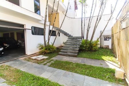 Casa para alugar com 340m², 3 quartos e 8 vagas Casa para alugar com 340m², 3 quartos e 8 vagasQuintal