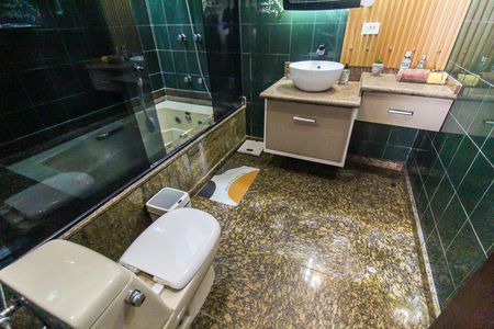 Casa para alugar com 340m², 3 quartos e 8 vagas Casa para alugar com 340m², 3 quartos e 8 vagasBanheiro da Suíte