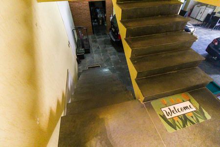 Casa para alugar com 340m², 3 quartos e 8 vagas Casa para alugar com 340m², 3 quartos e 8 vagasEscada - Entrada
