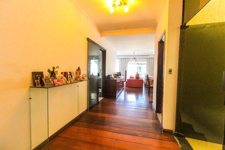 Hall de casa para alugar com 3 quartos, 340m² em Jardim Nossa Senhora do Carmo, São Paulo