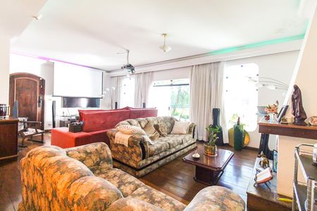 Casa para alugar com 340m², 3 quartos e 8 vagas Casa para alugar com 340m², 3 quartos e 8 vagasSala