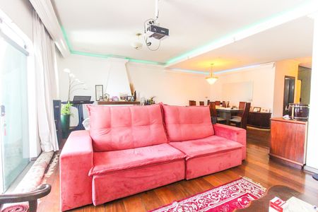 Casa para alugar com 340m², 3 quartos e 8 vagas Casa para alugar com 340m², 3 quartos e 8 vagasSala