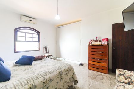 Casa para alugar com 340m², 3 quartos e 8 vagas Casa para alugar com 340m², 3 quartos e 8 vagasSuíte