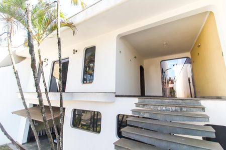 Casa para alugar com 340m², 3 quartos e 8 vagas Casa para alugar com 340m², 3 quartos e 8 vagasQuintal