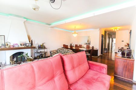 Casa para alugar com 340m², 3 quartos e 8 vagas Casa para alugar com 340m², 3 quartos e 8 vagasSala