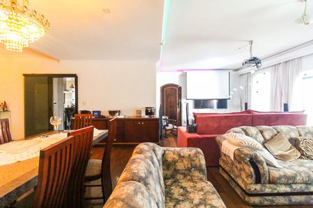 Casa para alugar com 340m², 3 quartos e 8 vagas Casa para alugar com 340m², 3 quartos e 8 vagasSala