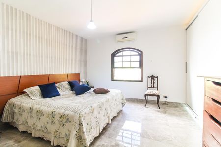 Casa para alugar com 340m², 3 quartos e 8 vagas Casa para alugar com 340m², 3 quartos e 8 vagasSuíte