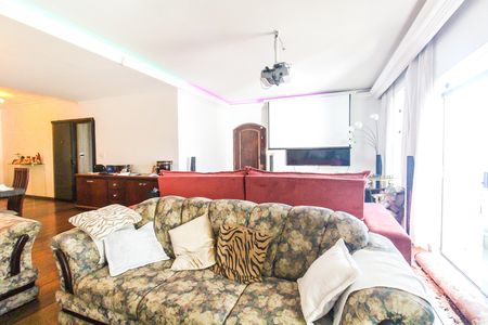 Casa para alugar com 340m², 3 quartos e 8 vagas Casa para alugar com 340m², 3 quartos e 8 vagasSala