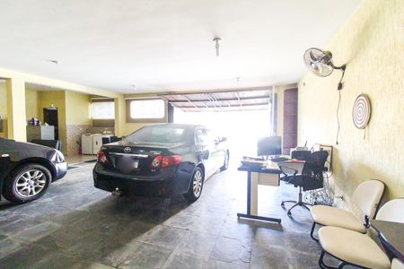 Casa para alugar com 340m², 3 quartos e 8 vagas Casa para alugar com 340m², 3 quartos e 8 vagasGaragem