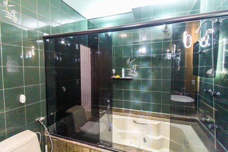 Casa para alugar com 340m², 3 quartos e 8 vagas Casa para alugar com 340m², 3 quartos e 8 vagasBanheiro da Suíte