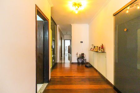 Casa para alugar com 340m², 3 quartos e 8 vagas Casa para alugar com 340m², 3 quartos e 8 vagasHall