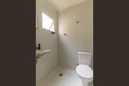 Casa de condomínio para alugar com 62m², 3 quartos e 1 vaga Casa de condomínio para alugar com 62m², 3 quartos e 1 vagaBanheiro da Suíte 2