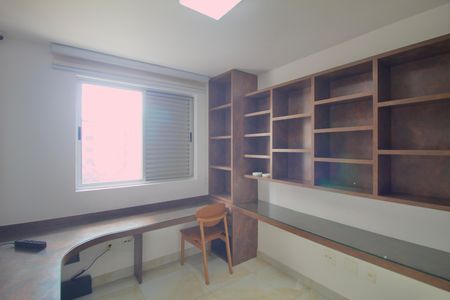 Apartamento para alugar com 320m², 4 quartos e 2 vagasSemi-Suíte 2