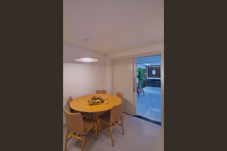 Apartamento para alugar com 320m², 4 quartos e 2 vagasCopa