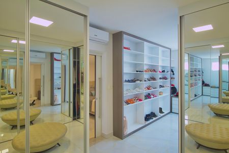 Apartamento para alugar com 320m², 4 quartos e 2 vagasCloset da Suite 1