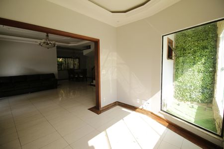 Casa de condomínio para alugar com 700m², 3 quartos e 2 vagasSala