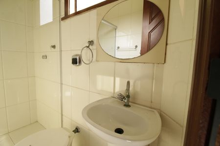 Casa de condomínio para alugar com 700m², 3 quartos e 2 vagasBanheiro de serviço