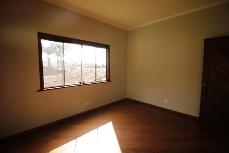 Casa de condomínio para alugar com 700m², 3 quartos e 2 vagasQuarto 1